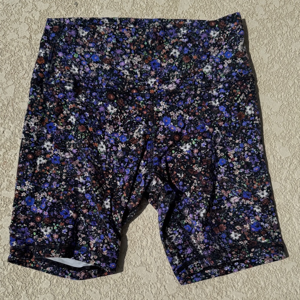 LuLuLemon Women’s Performance Shorts - Black and Purple flowers Sz 8